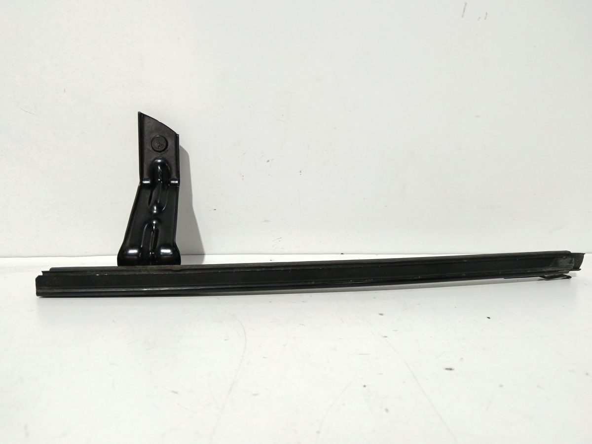 Guias de Vidrio Delantero Izquierdo Volkswagen Up! (121) 2011-2016