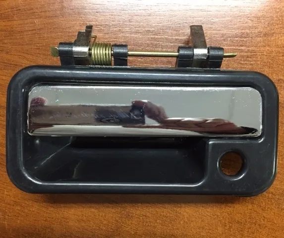 Manija de puerta exterior delantera izquierda
