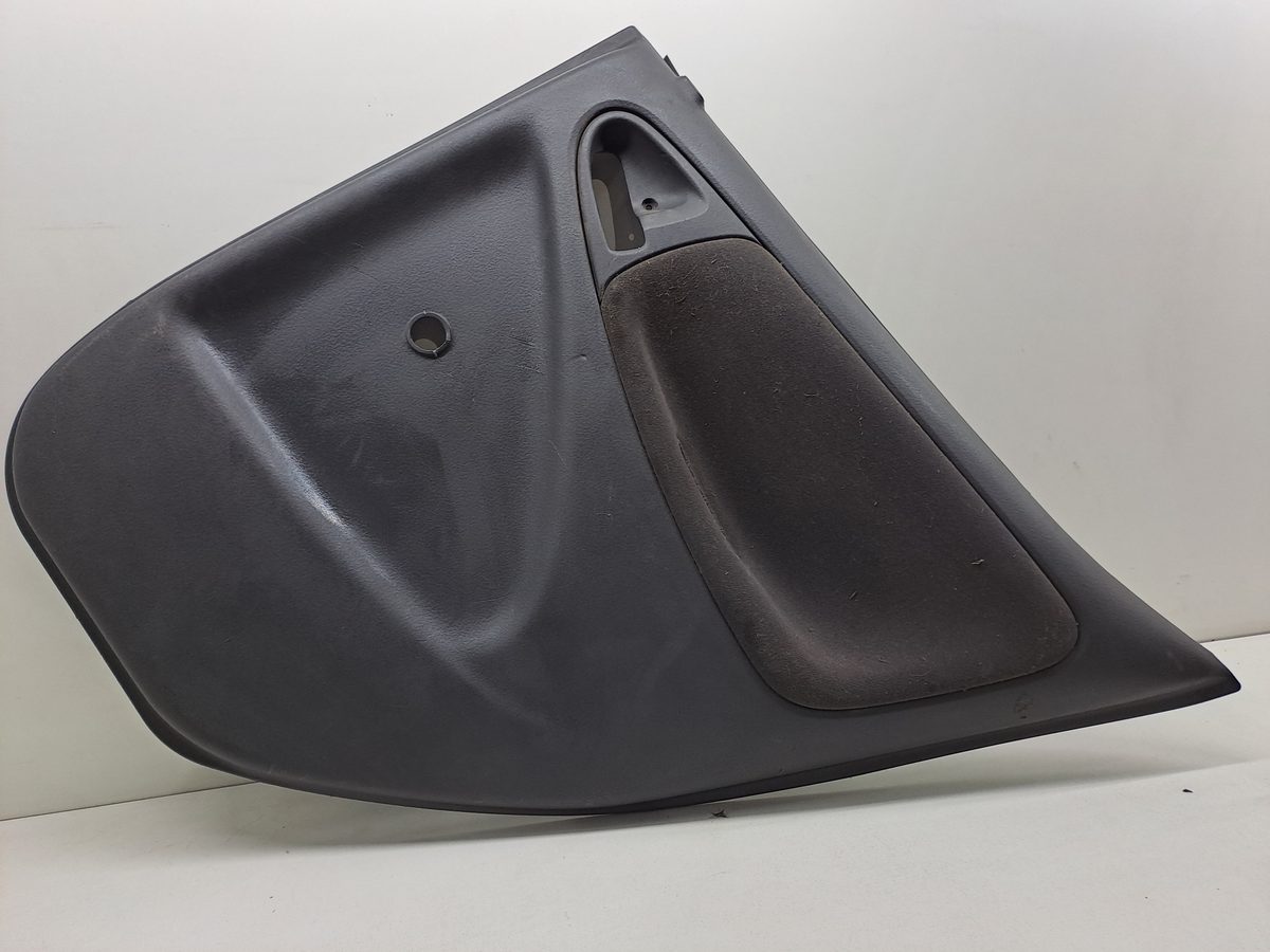 Tapizado Interior Puerta Trasero Derecho Toyota Yaris (NCP1/NLP1/SCP1) 6761352010