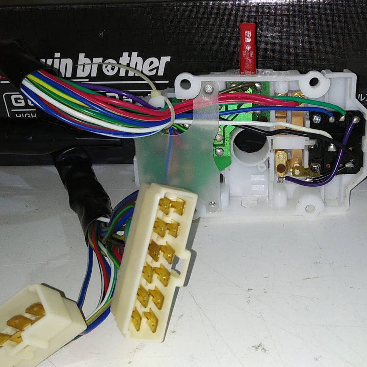 Conmutador de luces e intermitentes bajo volante