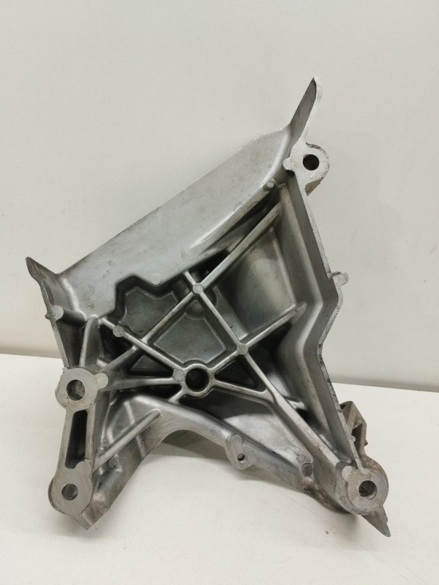 Soporte Motor Derecho Volkswagen Up! (121) 2011-2016 * 04C199207D