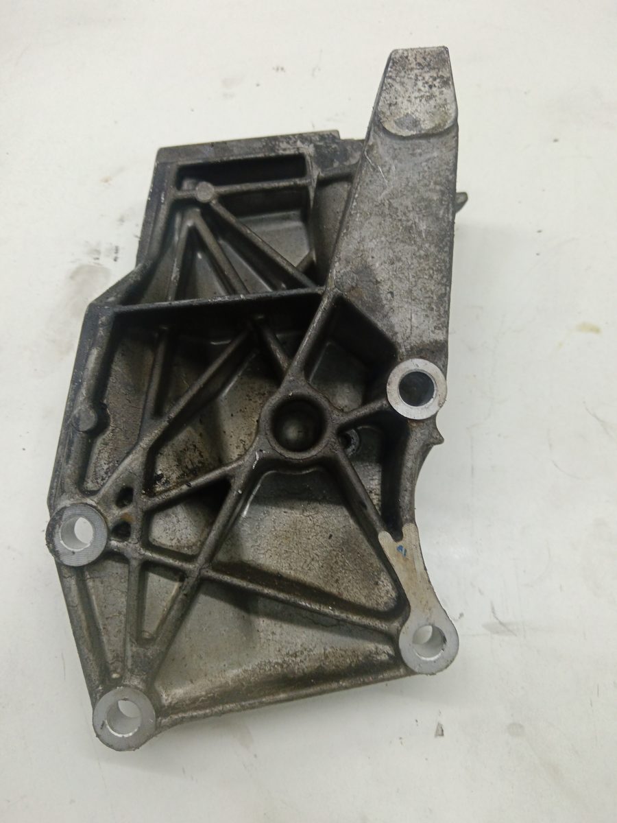 Soporte Motor Delantero Volkswagen Polo Berlina (6N1) 1994-1999 1,4 1.4L 44kW 030199275