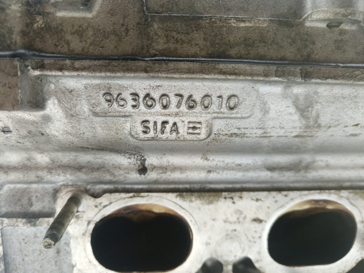 Tapa De Cilindros Citroën C4 Berlina 2004-2011 VTR Plus 1.6L 80kW 9636076010