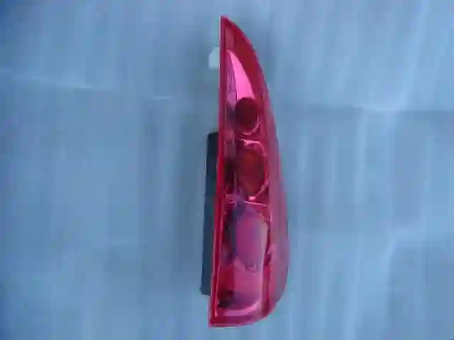Faro trasero derecho