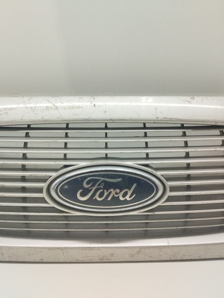 Careta Ford Fiesta Berlina 1995-1999 Básico 96FB8200