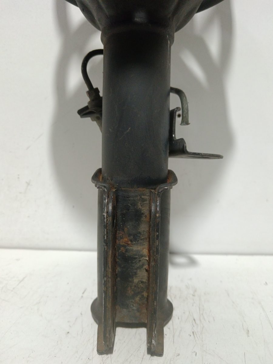 Amortiguador Trasero Derecho Mitsubishi Space Wagon (N30/N40) 1991-1996 MB573601