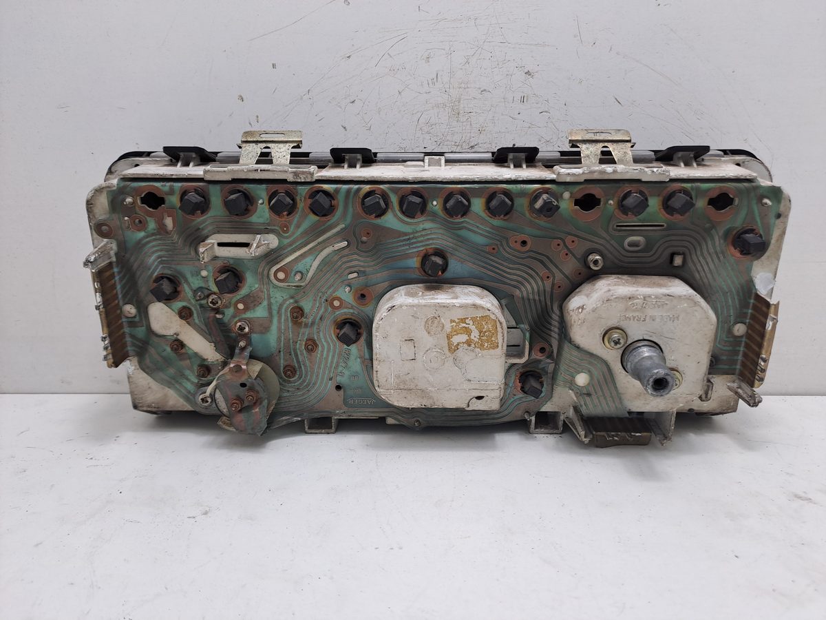 Tablero de Instrumentos Renault Trafic desde 1981 2.4 Diesel 2.4L 49kW 8224711