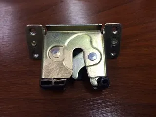 Cerradura portón trasero