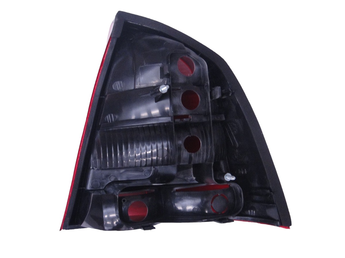 FAROL TRASERO IZQUIERDO CHEVROLET CORSA NOVO SEDAN 2007/