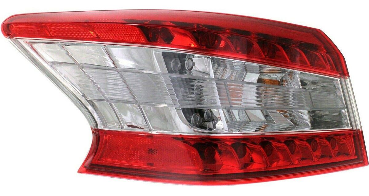 Faro Nissan Sentra B17 2013 A 2016 Izquierdo