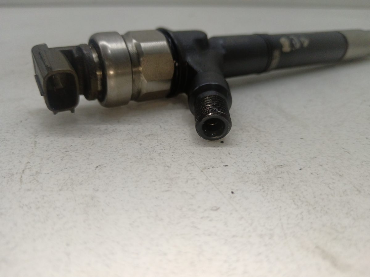 Inyector Toyota Avensis Berlina (T25) 2003-2009 236700R190