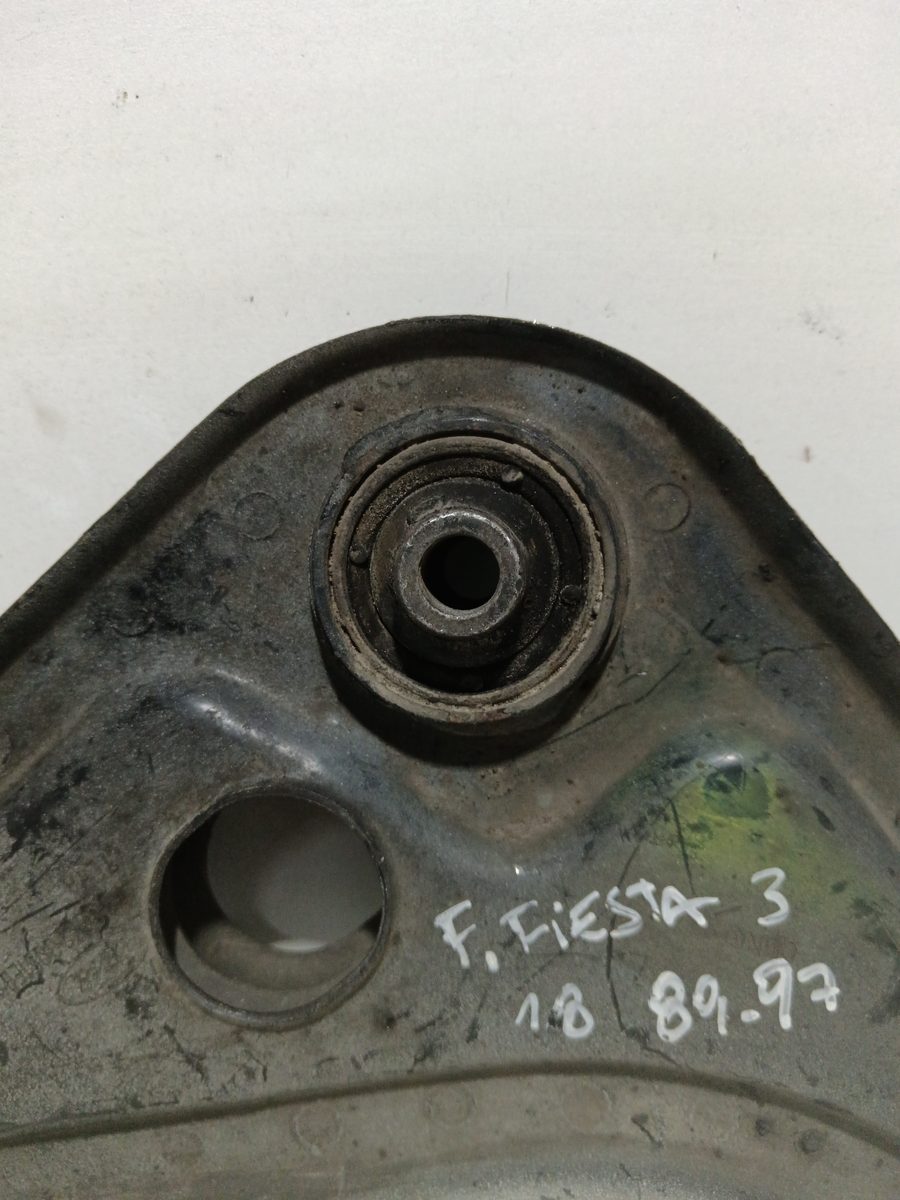 Parrilla de Suspension Inferior Trasera Izquierda Ford Fiesta Berl./courier 94FB30423051EB