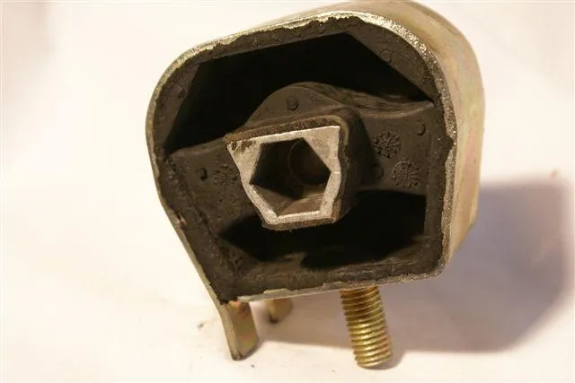 SOPORTE MOTOR TRA DER GM MONZA 86