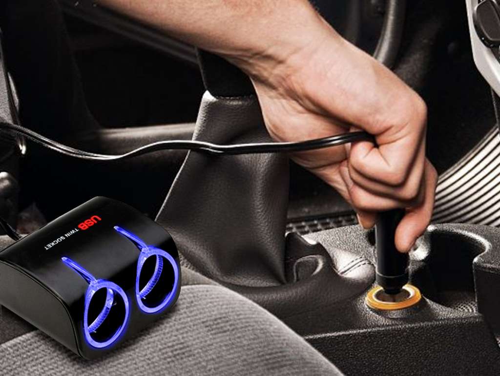 Adaptador de encendedor con dos salidas y puertos USB