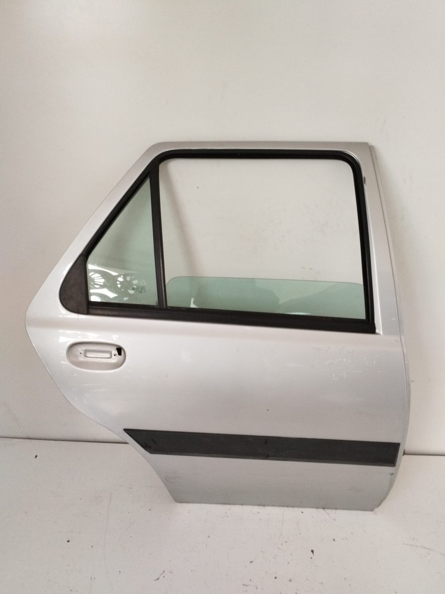 Puerta Trasera Derecha Ford Fiesta Berlina (DX) 1999-2002 Ambiente