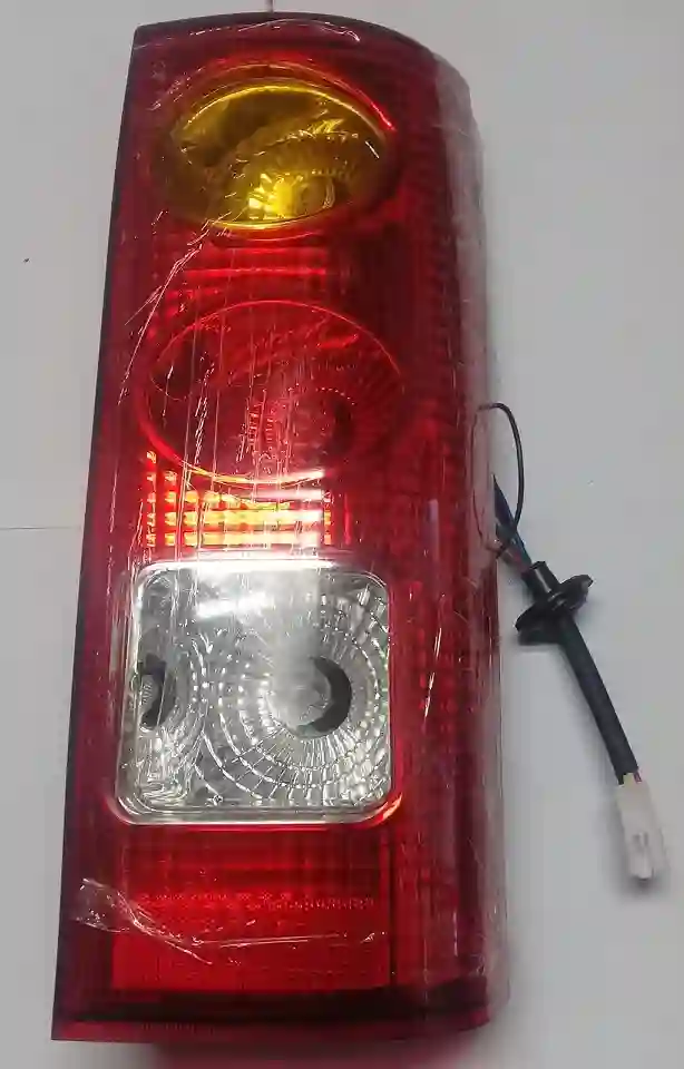 Faro trasero derecho