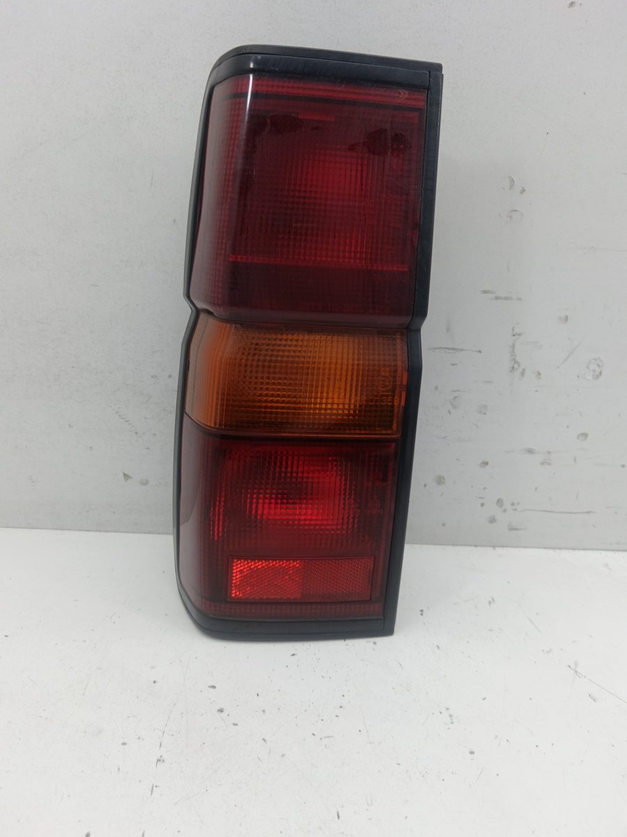 Farol Trasero Izquierdo Exterior Nissan Terrano (WD21) desde 1987 22023921