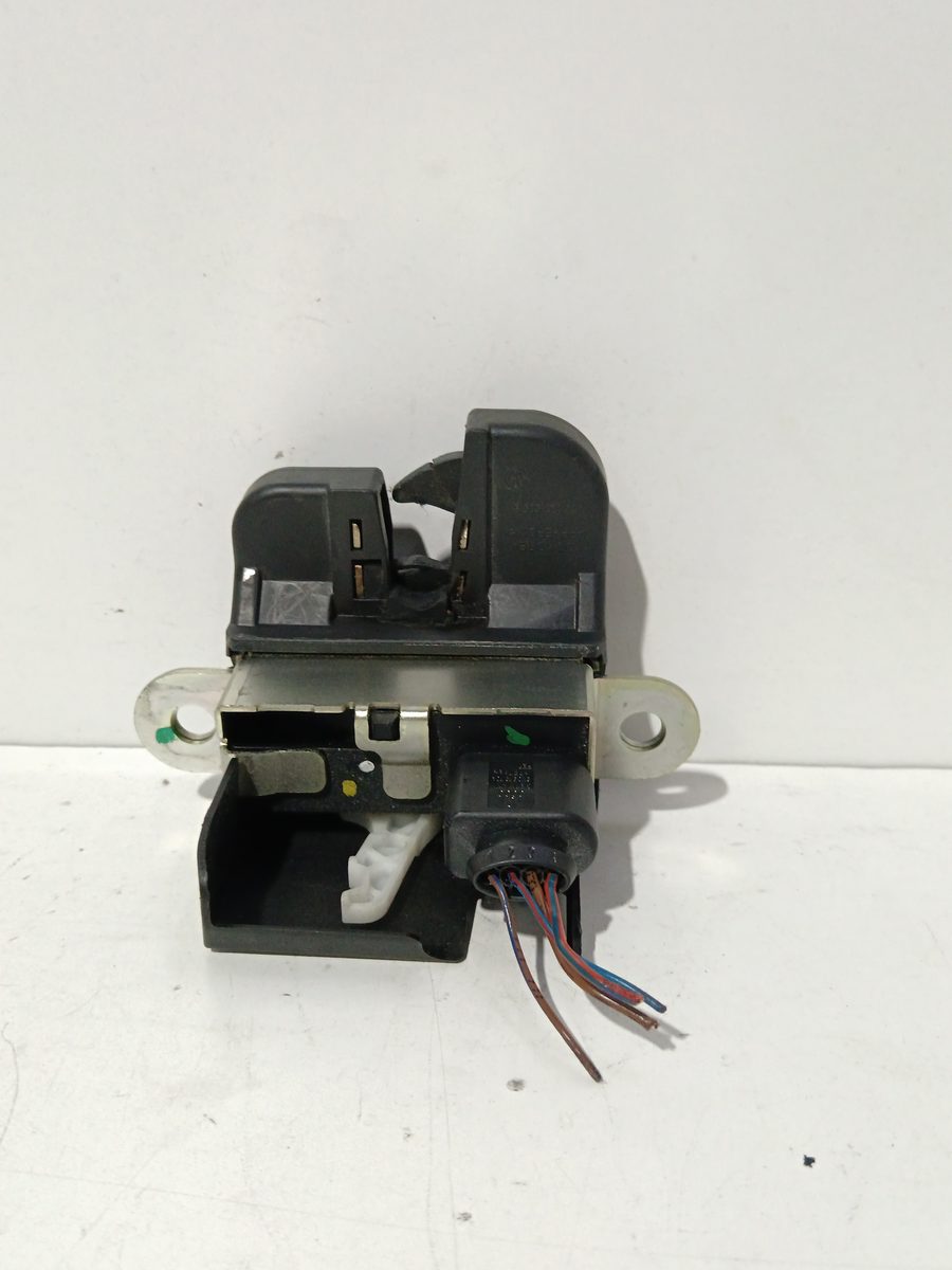 Cerradura Porton Volkswagen Up! (121) 2011-2016