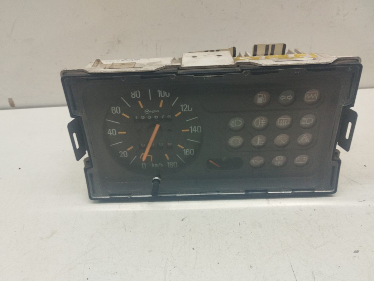 Tablero de Instrumentos Renault Rapid/express (F40) desde 1985 1.9 Diesel 7700808738