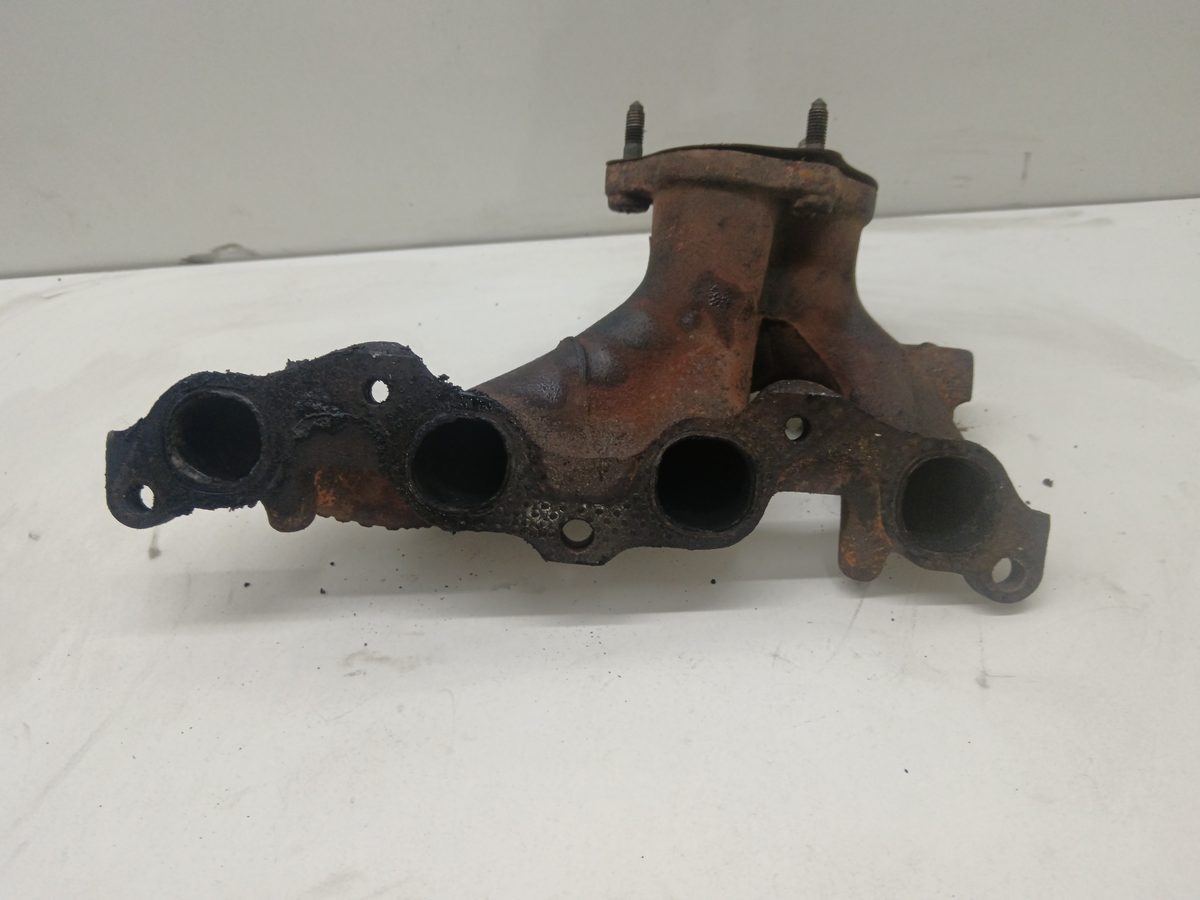 Multiple Escape Volkswagen Polo Berlina (6N1) 1994-1999 1,4 1.4L 44kW 832253833EF