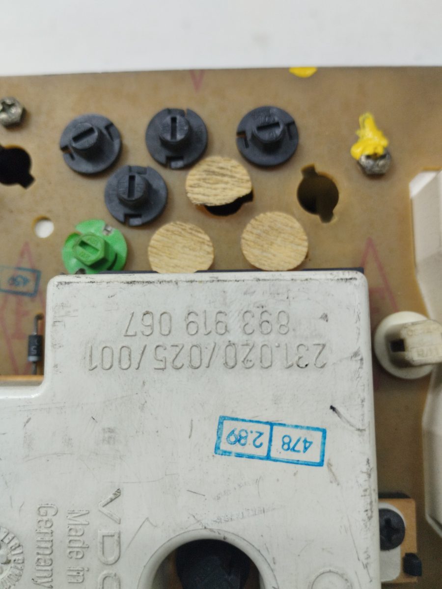 Tablero de Instrumentos Audi 80 Avant desde 1991 1,6 1.6L 74kW 893919067