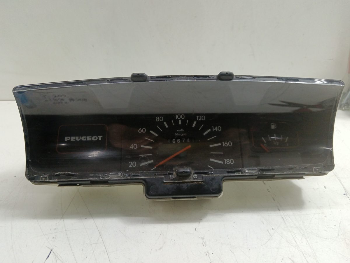 Tablero de Instrumentos Peugeot 205 Berlina 1983-1998 1.8 D Generation 1.8L 43kW