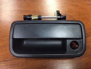 Manija de puerta delantera izquierda