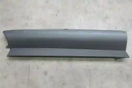 Paragolpes delantero derecho inferior