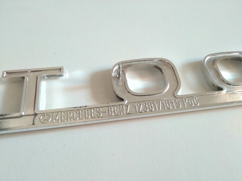 Insignia Mercedes Benz 300td Original