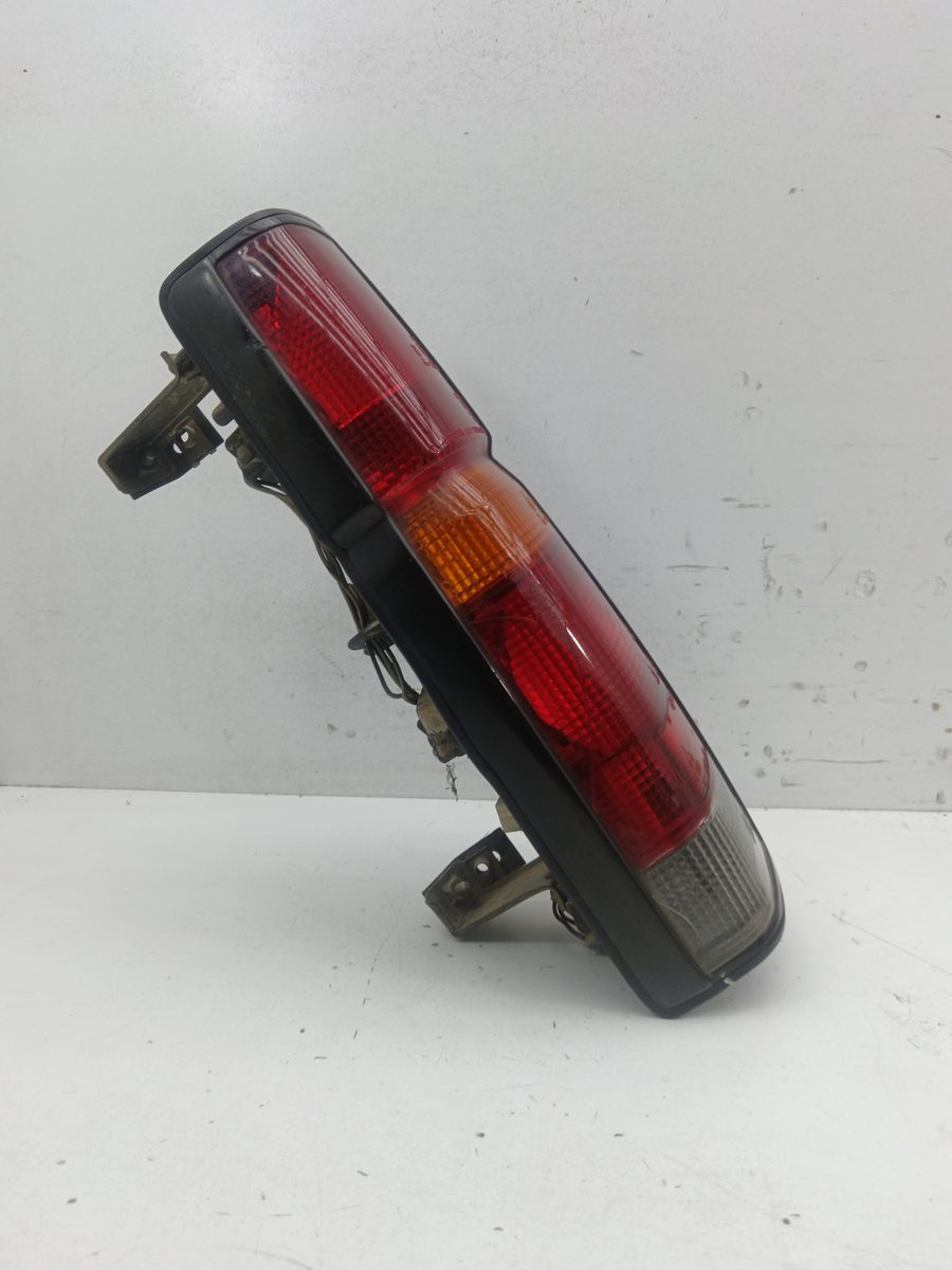Farol Trasero Izquierdo Exterior Nissan Terrano (WD21) desde 1987 22023608