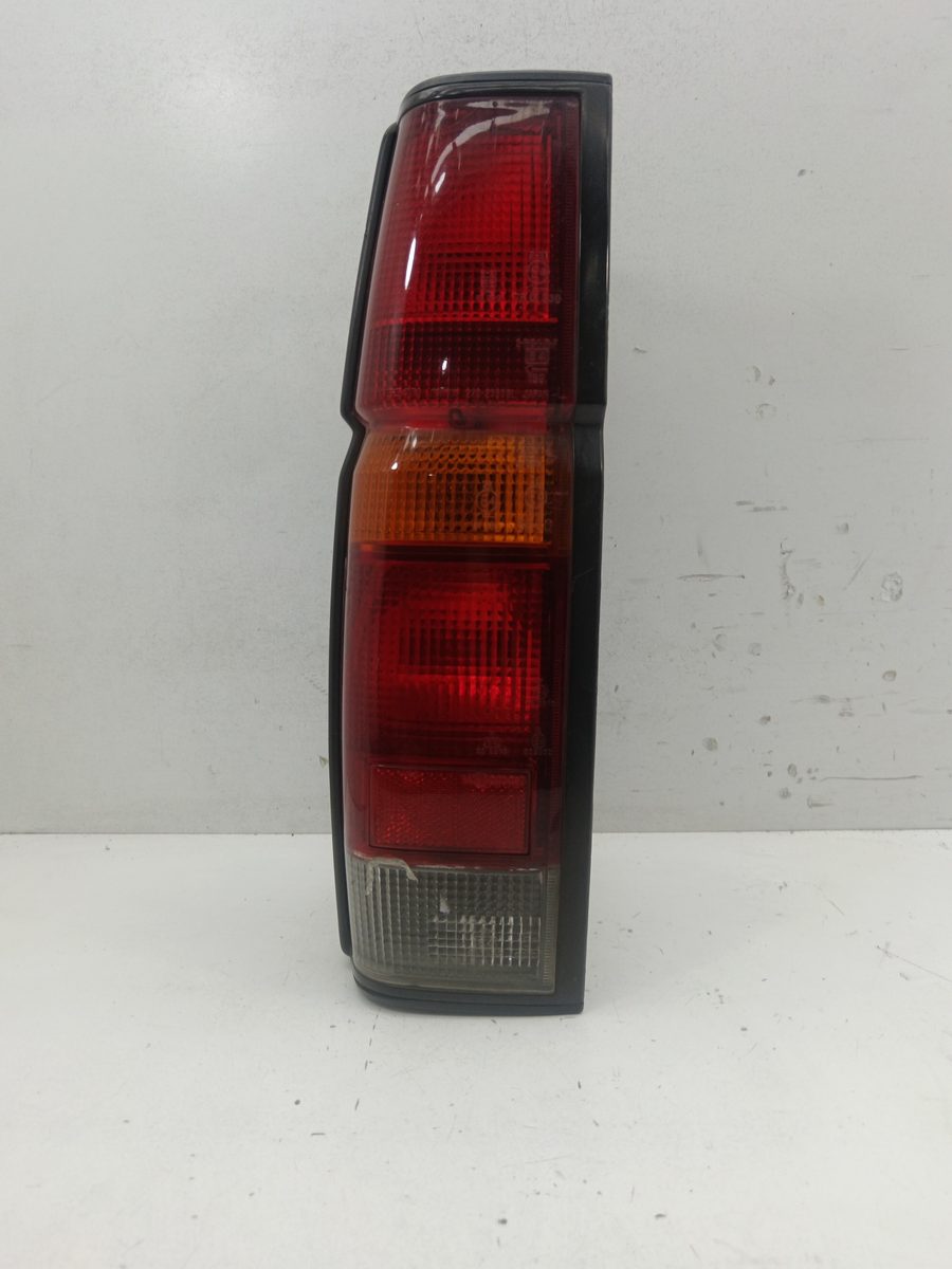 Farol Trasero Izquierdo Exterior Nissan Terrano (WD21) desde 1987 22023608