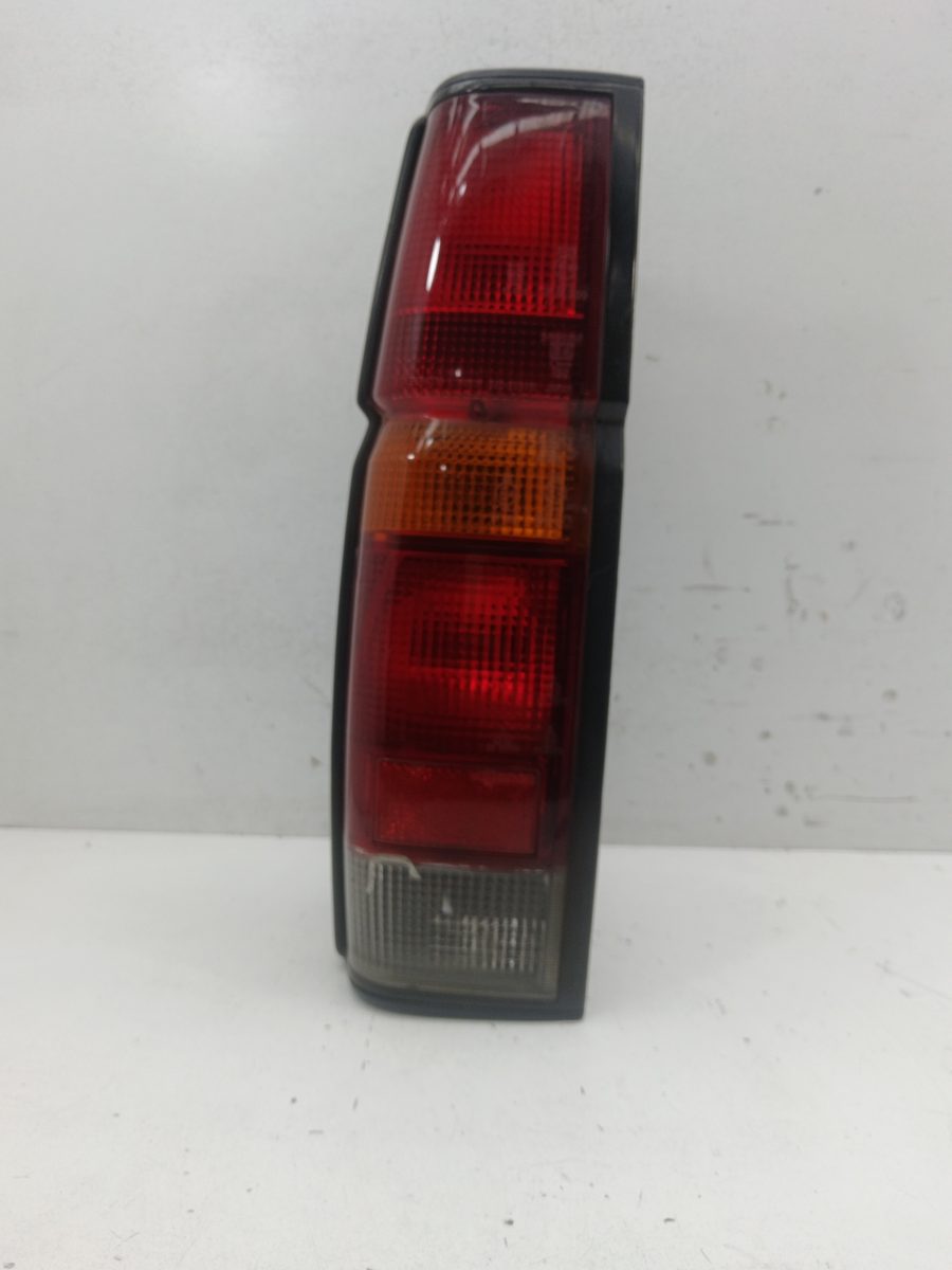 Farol Trasero Izquierdo Exterior Nissan Terrano (WD21) desde 1987 22023608