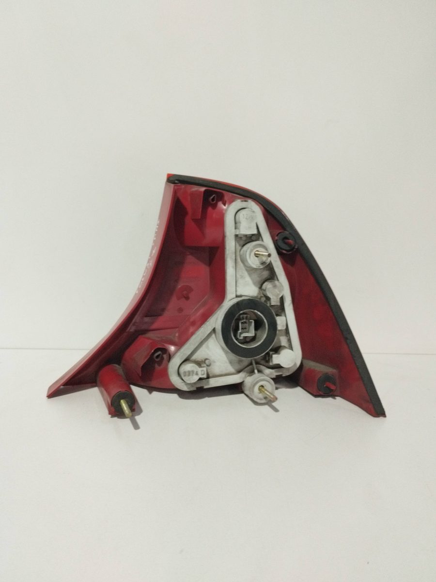 Farol Trasero Izquierdo Exterior Ford Focus Berlina (CAK) 1998-2004 Ambiente 0374D