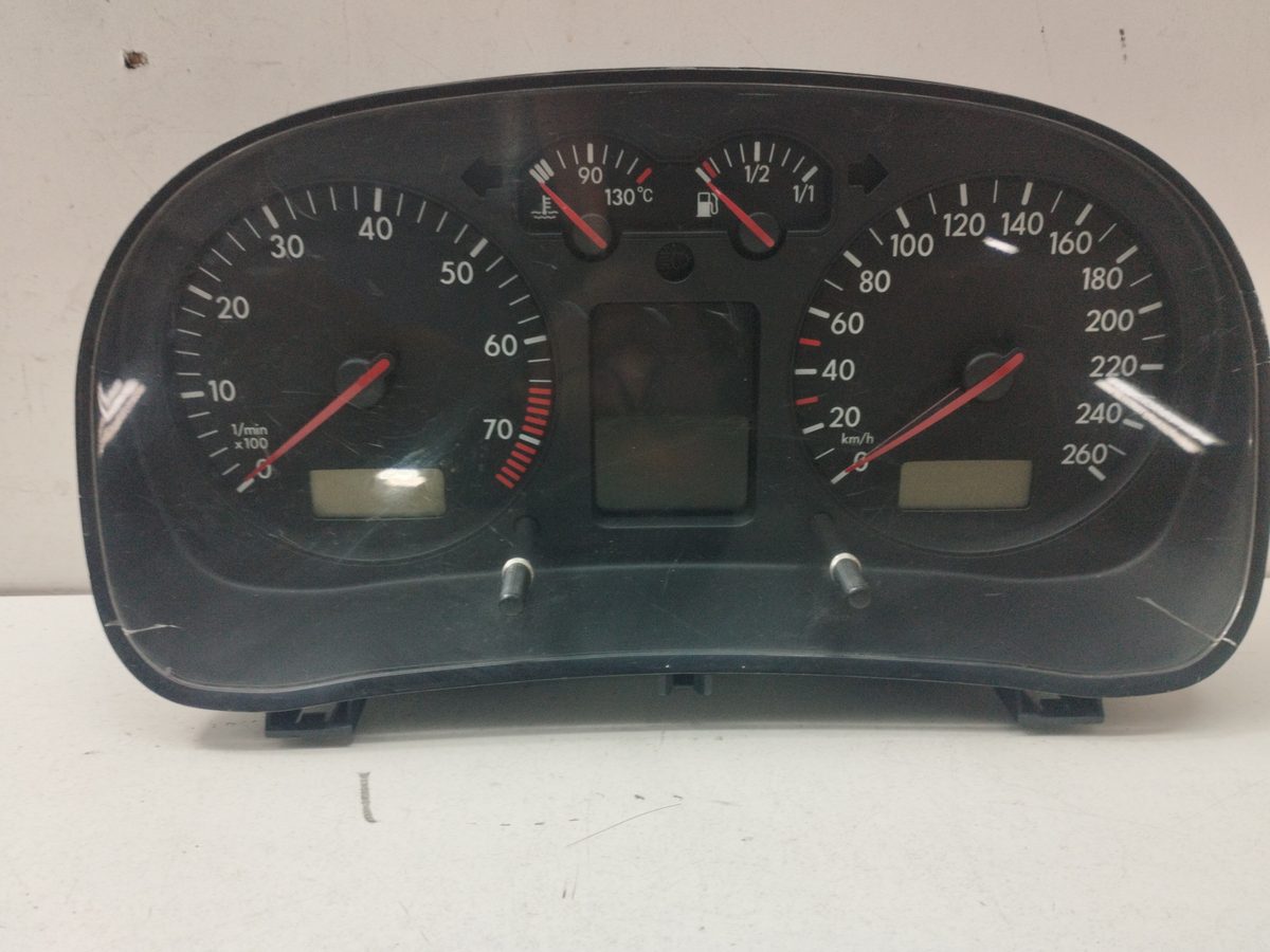 Tablero de Instrumentos Volkswagen Golf IV Berlina (1J1) 1997-2003 1.4 16V 1J0920825A