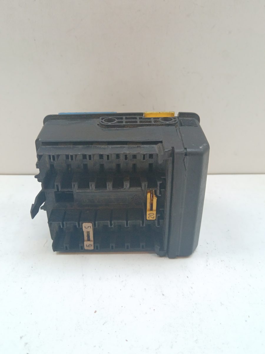 Caja Reles / Fusibles Citroën Saxo 1999-2004 1.5 D SX 1.5L 42kW PA66B2013