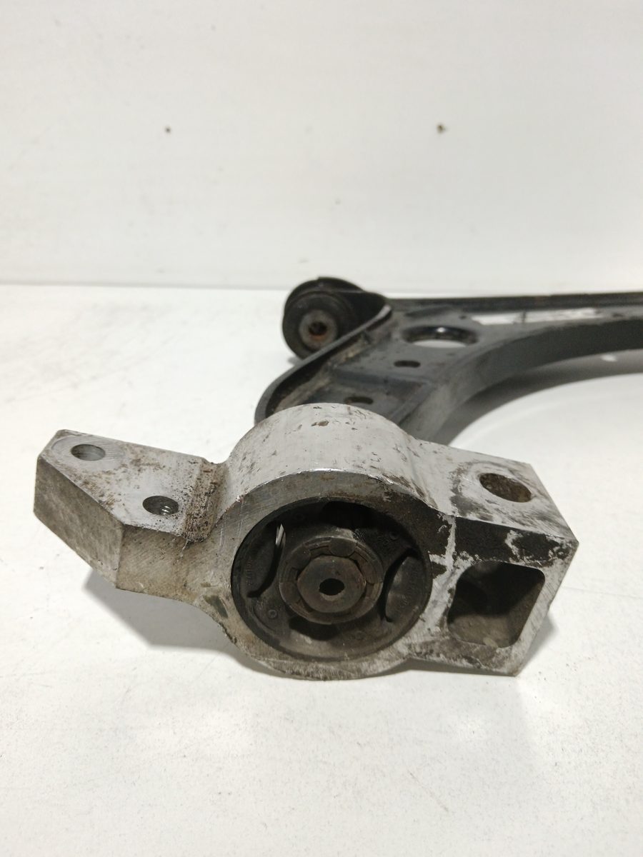 Parrilla de Suspension Inferior Trasera Derecha Volkswagen Jetta (1K2) 1K0407190E