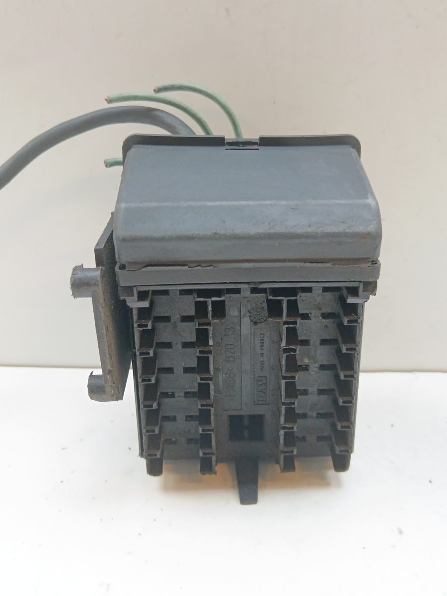 Caja Reles / Fusibles Citroën Saxo 1999-2004 1.5 D SX 1.5L 42kW 9608173180