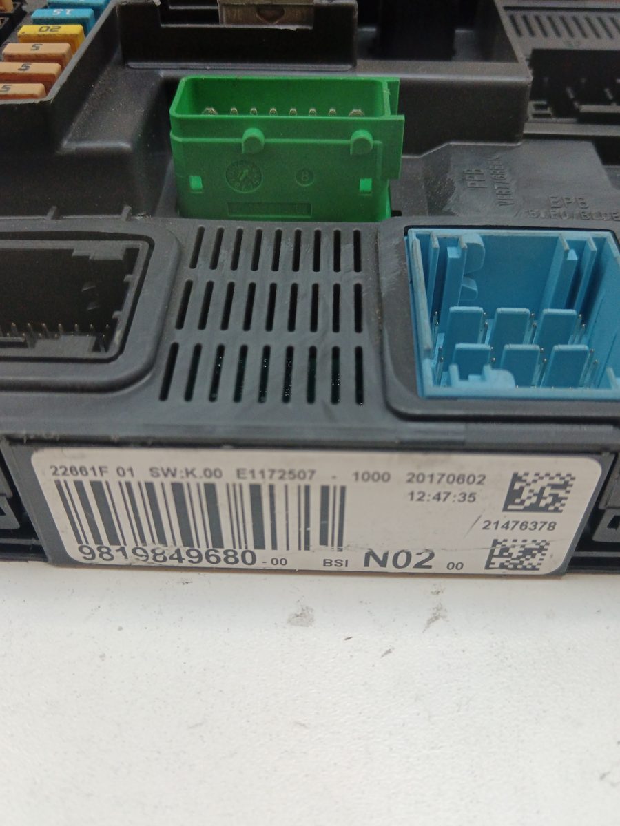 Caja Reles / Fusibles Citroën C4 Berlina 2004-2011 Collection 1.6L 80kW 9819849680
