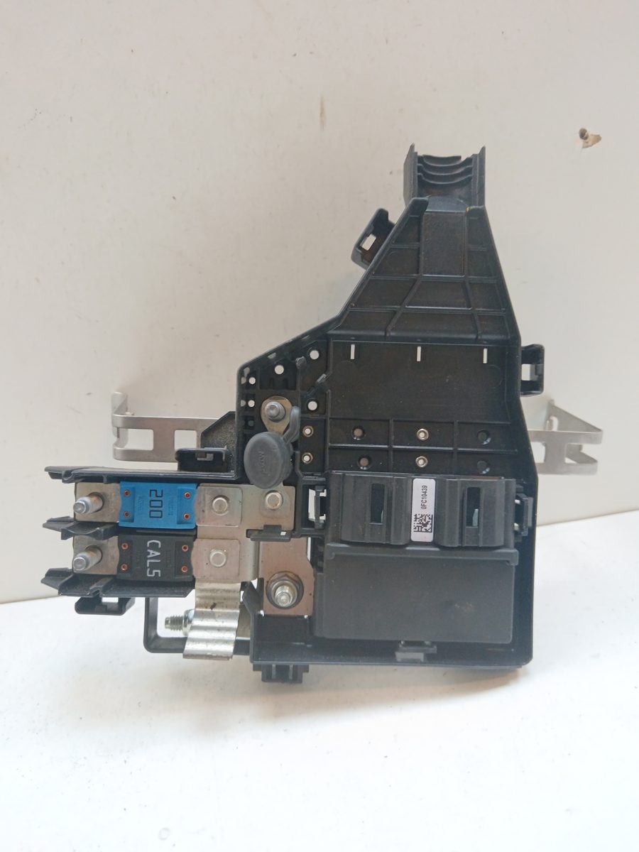 Caja Reles / Fusibles Dacia Duster desde 2010 Ambiance 4×2 1.5L 79kW 241148233R
