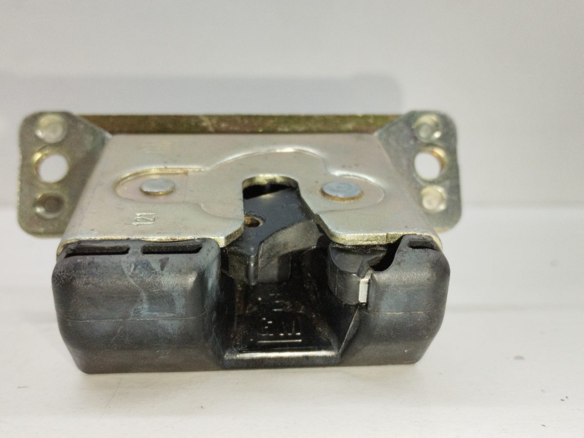 Cerradura Porton Opel Corsa B 1996-2000 09114097
