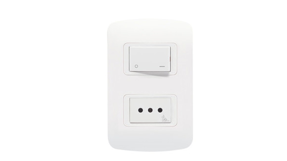 CONJUNTO PLAQUETA/TOMA 3 EN LINEA/INTERR. BIPOLAR BLANCO