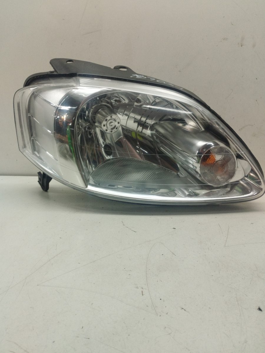Faro Delantero Derecho Volkswagen Fox (5Z1) 2005-2012 Básico