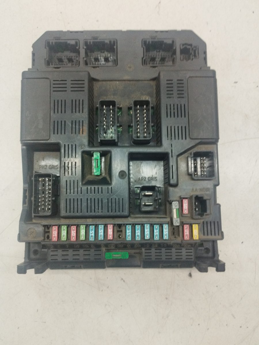 Caja Reles / Fusibles Peugeot 307 (S1) 2001-2005 1.4 HDi 1.4L 50kW 9636760580