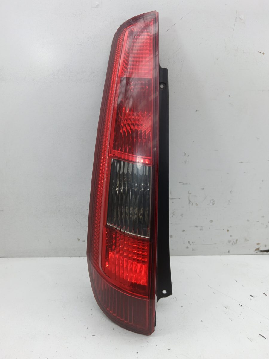 Farol Trasero Izquierdo Exterior Ford Fiesta Berlina (DX) 1999-2002