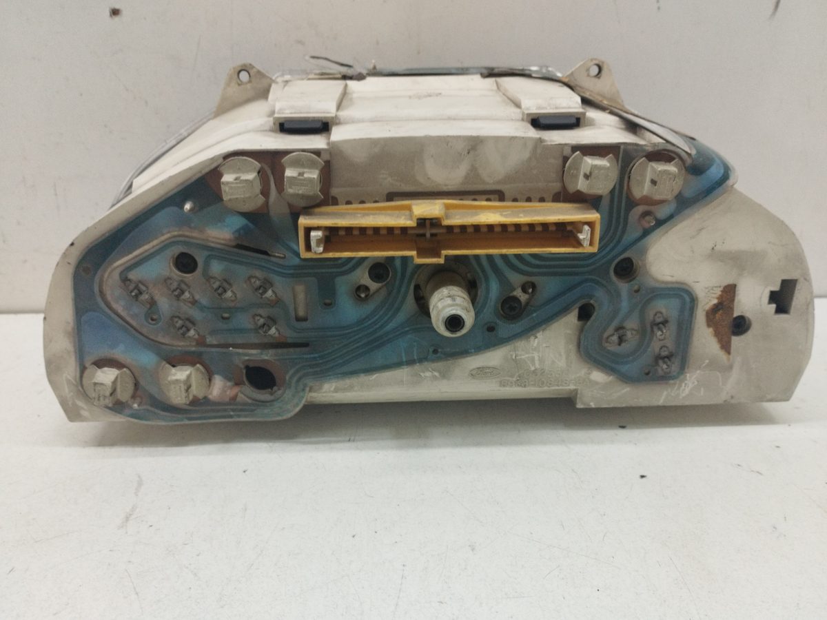 Tablero de Instrumentos Ford Fiesta Berl./courier 1988-1997 1.8 16V CAT 89FB10841BB