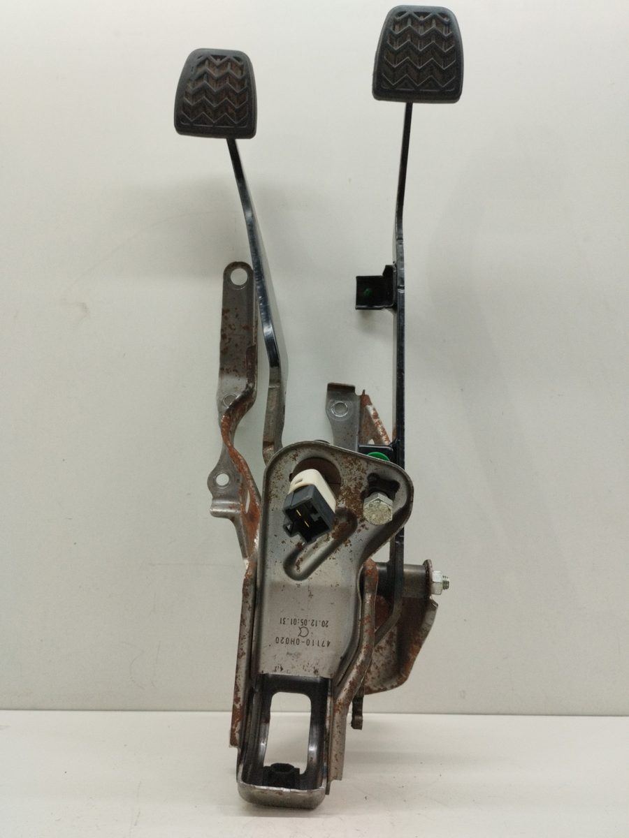 Pedalera Peugeot 107 2005-2014 Básico 471100H020