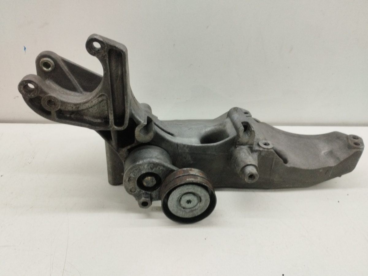 Soporte Alternador Renault Laguna Ii (BG0) 2001-2007 Authentique 1.8L 88kW 8200115762