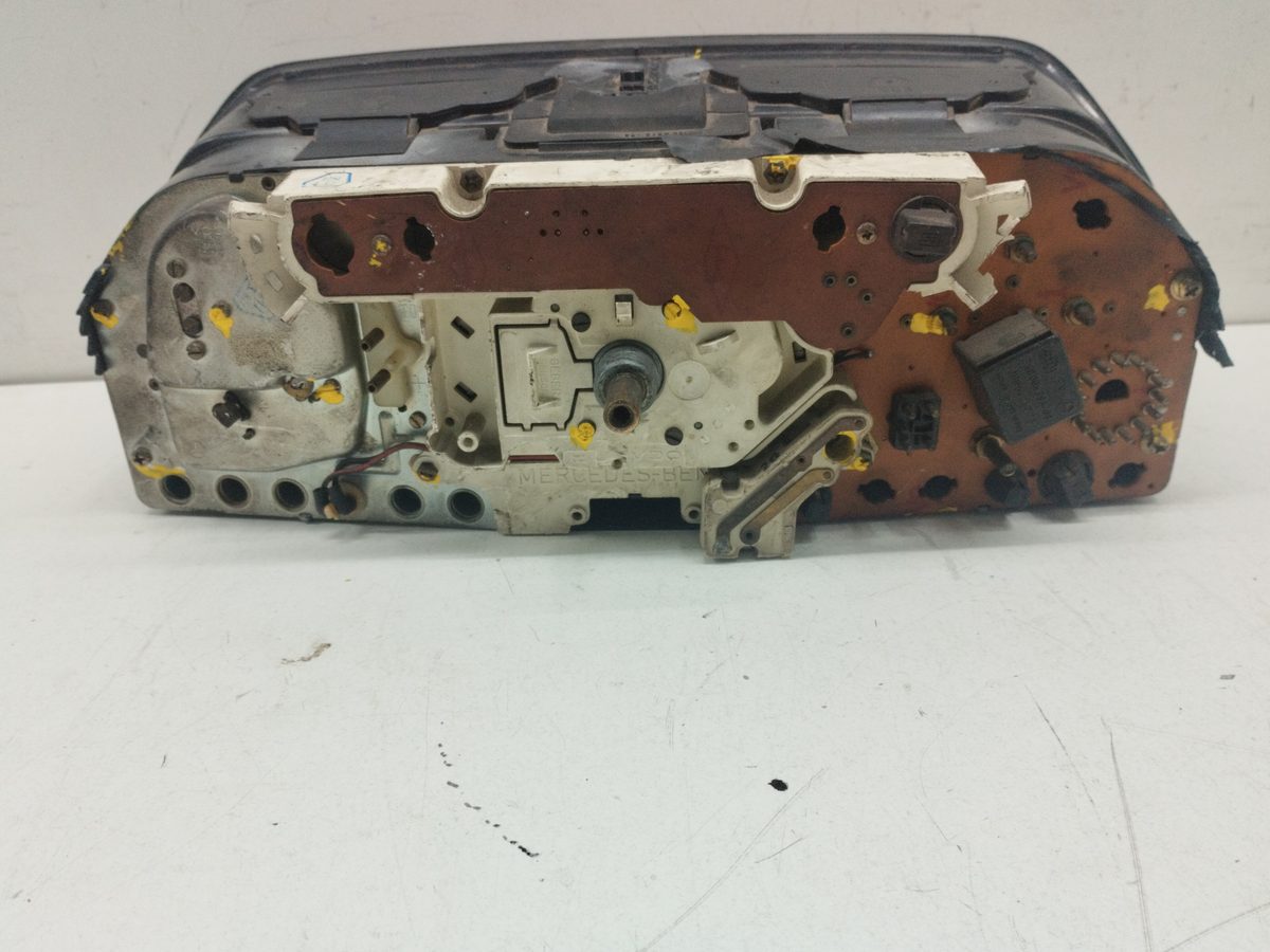 Tablero de Instrumentos Mercedes-Benz Clase C (W201) Berlina 1982-1993 2,3 2015429606