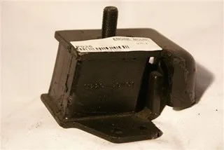 SOPORTE MOTOR DEL DER NISSAN 720