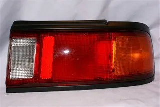 Faro trasero derecho Nissan Sentra B13